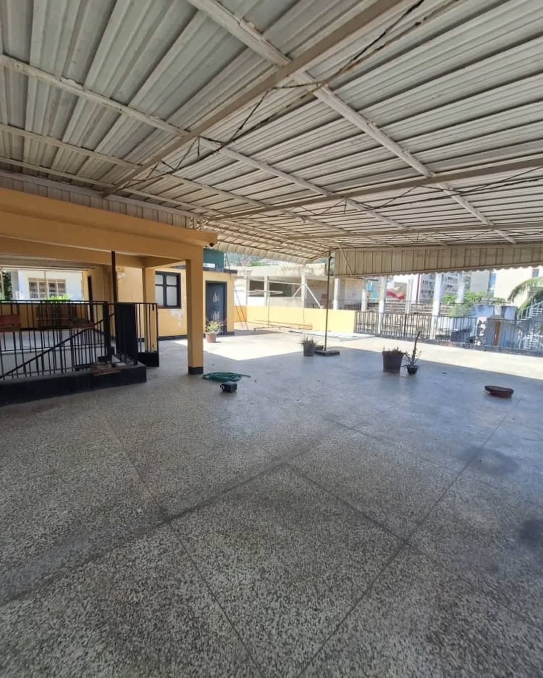 Ferretería San Miguel - 3 Locales + Apartamento, La Guaira 12