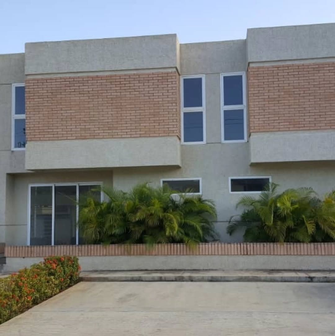 Townhouse Villa las Piedras Los Robles, 3 hab - imagen 1