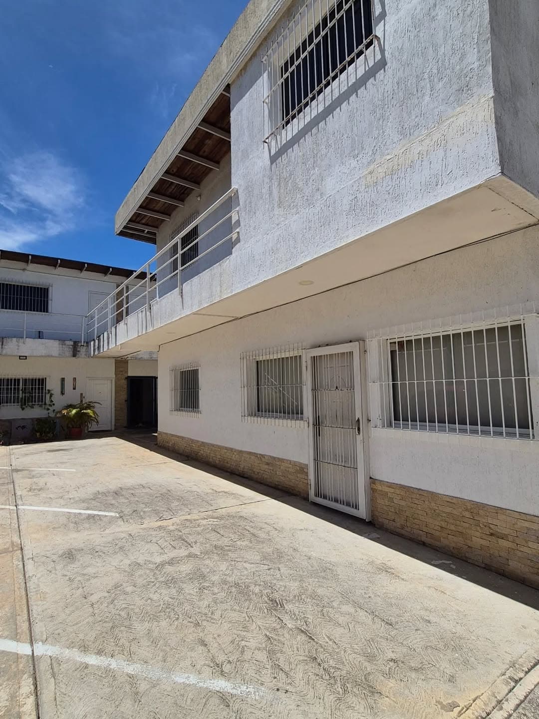 Apartamento 2H/2B en Los Robles, Maneiro - 60 m² - imagen 1