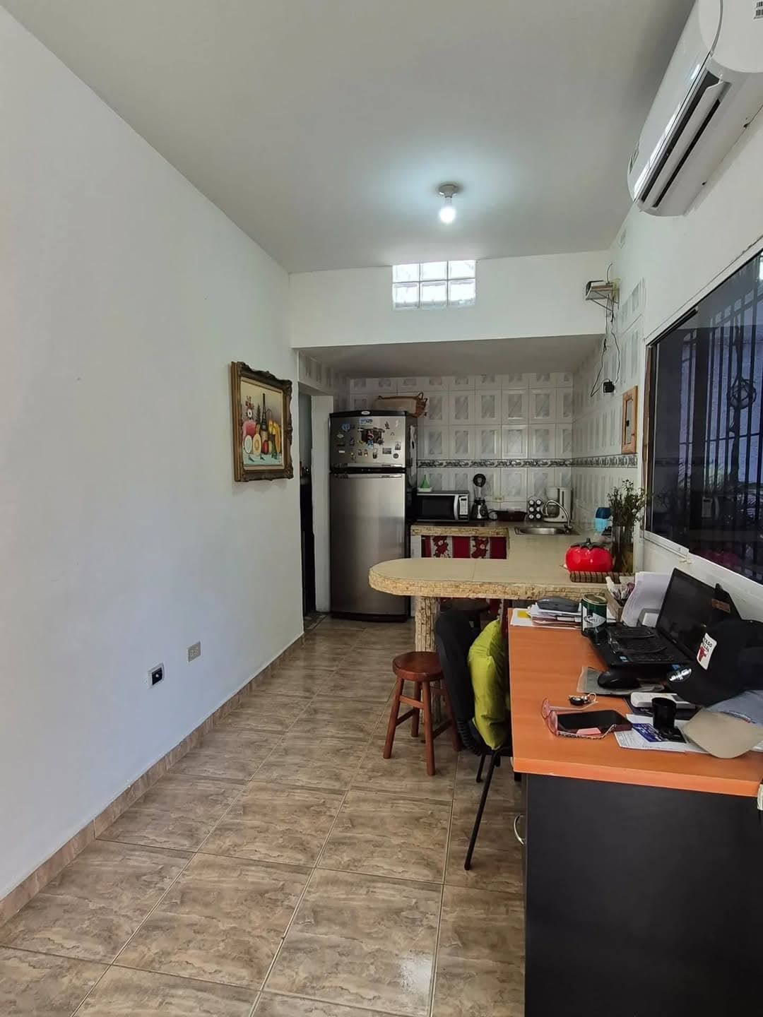 Apartamento 2H/2B en Los Robles, Maneiro - 60 m² - imagen 2