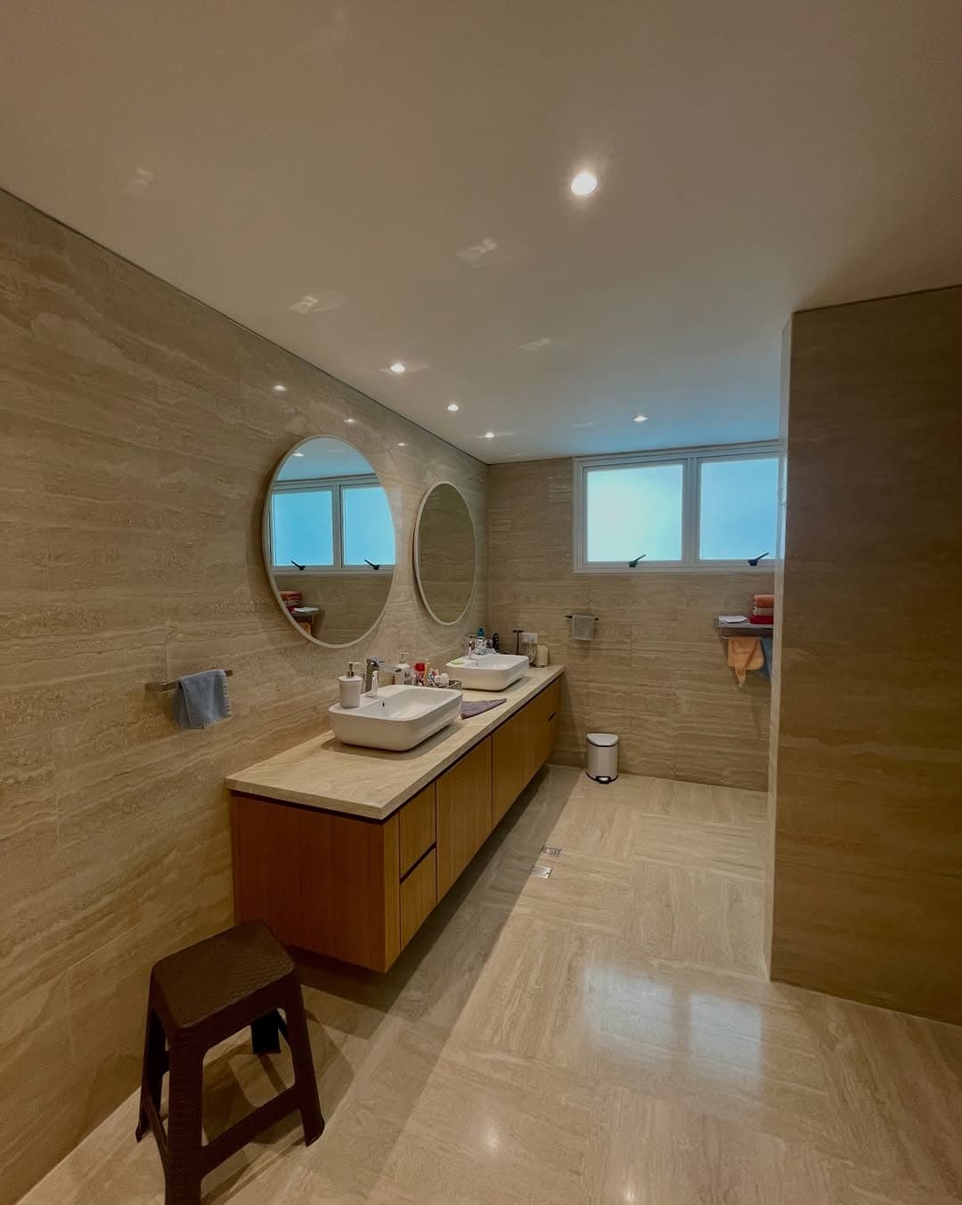 Planta Baja en Campo Alegre - 4 Hab, 5 Baños 9