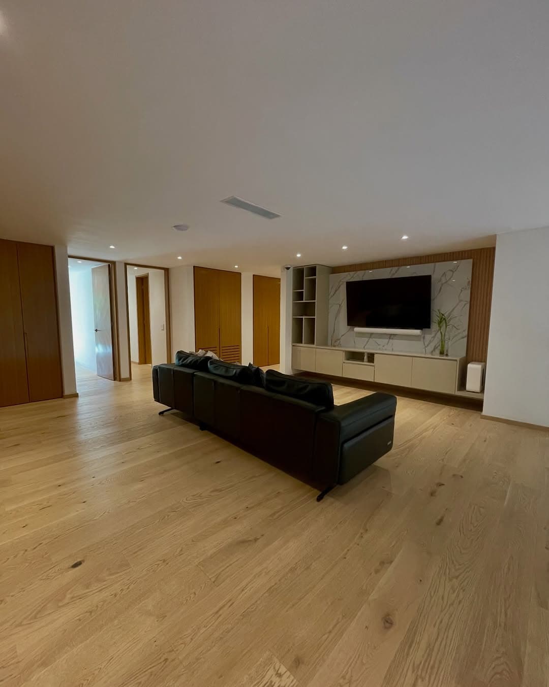 Planta Baja en Campo Alegre - 4 hab, 5 baños 6