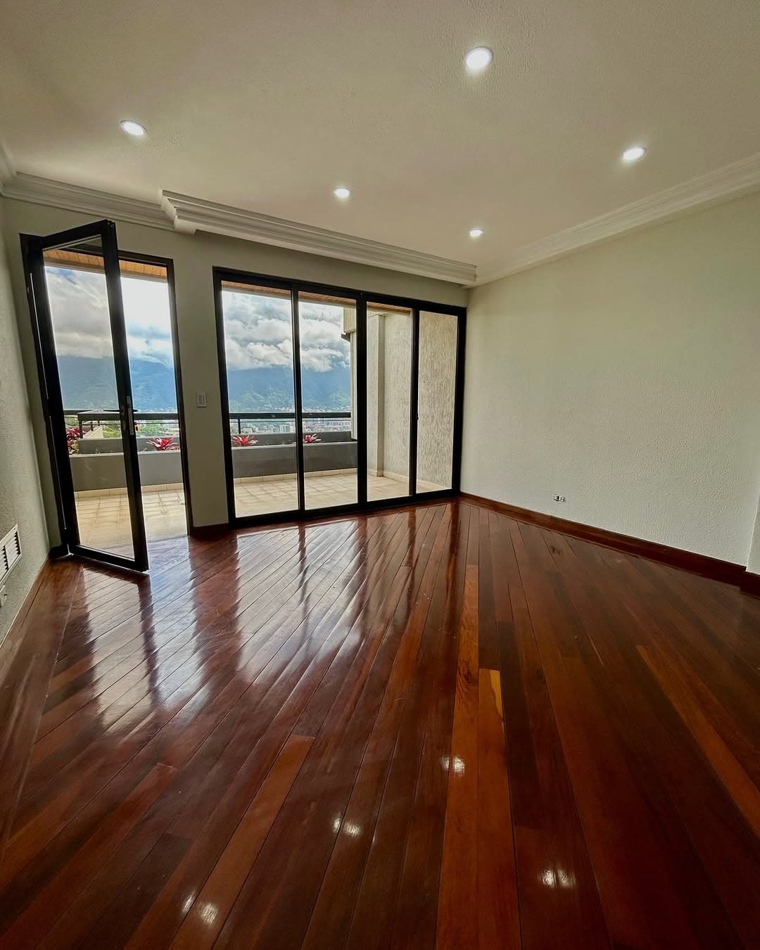 PH Penthouse Colinas de Valle Arriba, Caracas - Vista Espectacular - imagen 2