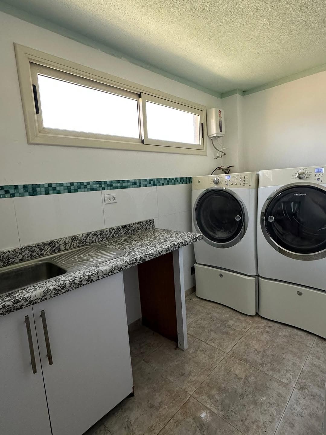 PH duplex en Residencias Carenero, Isla de Margarita 9