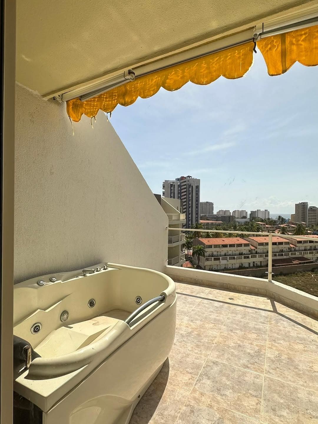 PH duplex en Residencias Carenero, Isla de Margarita 17