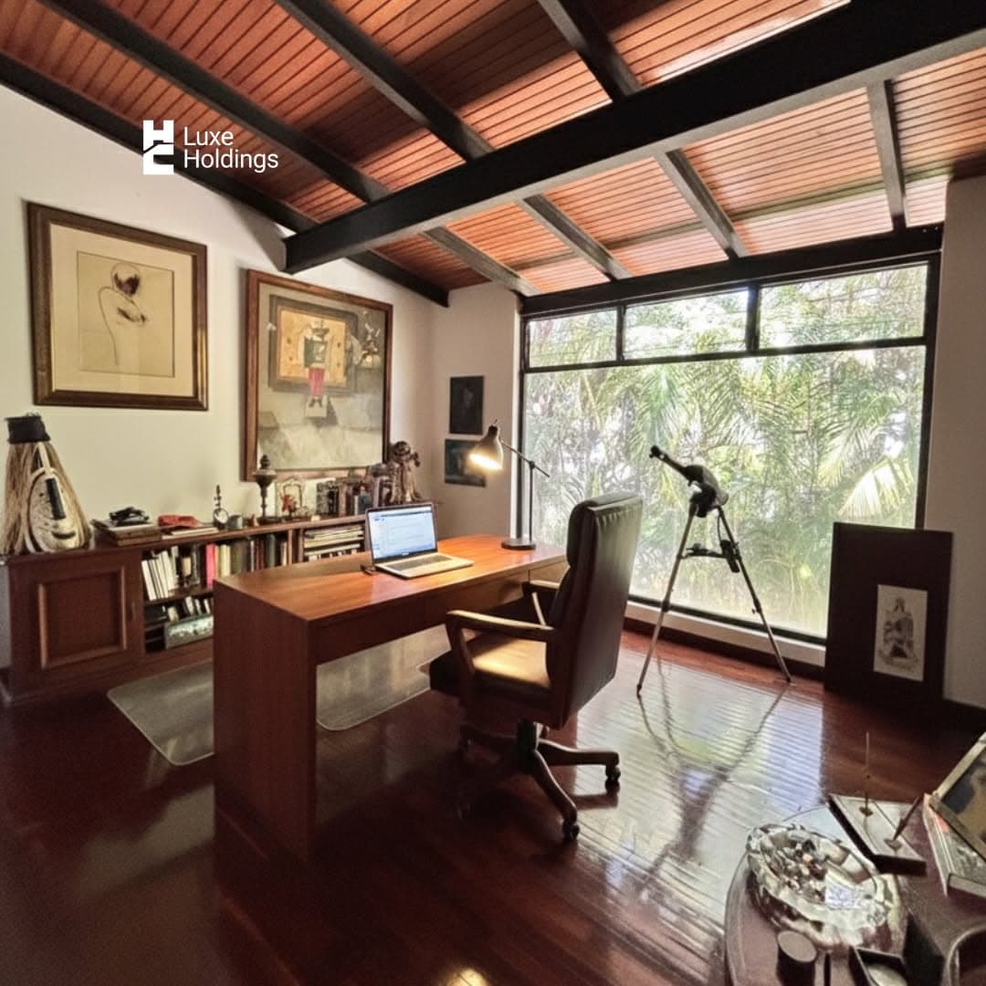 Casa en venta con arquitectura de autor en Caurimare 11