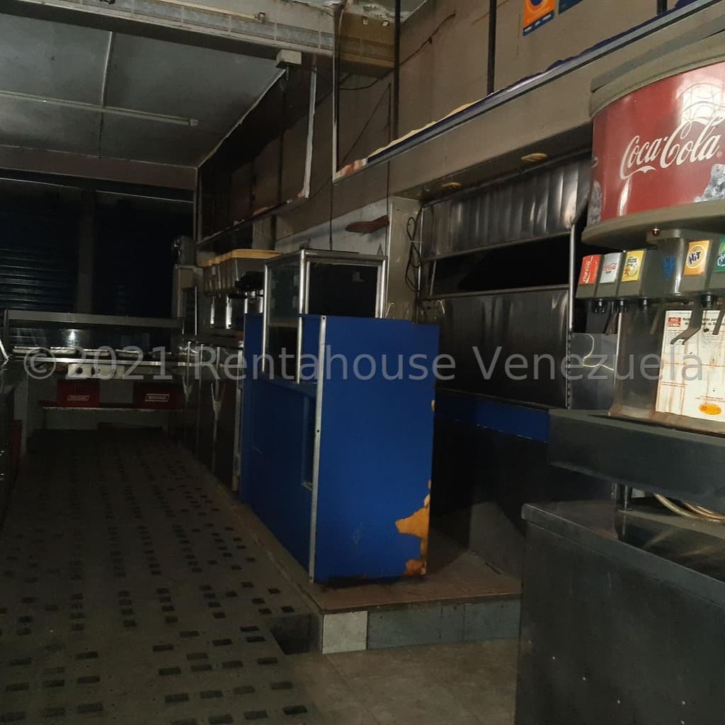 Local comercial 590m² en Maracay - Ex restaurante 10