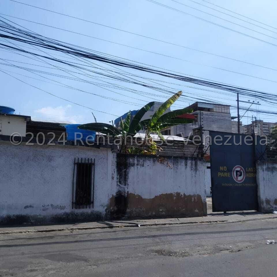 Terreno con edificaciones en Maracay, Aragua - imagen 2