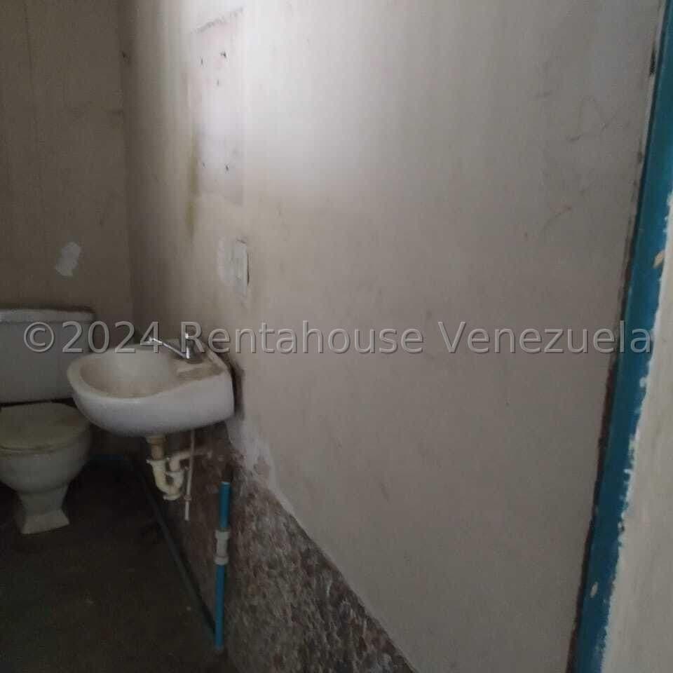 Terreno con edificaciones en Maracay, Aragua - imagen 5