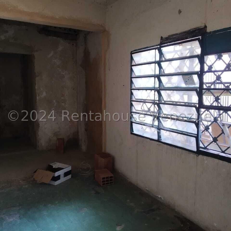 Terreno con edificaciones en Maracay, Aragua 7