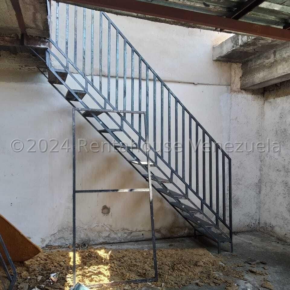 Terreno con edificaciones en Maracay, Aragua 9