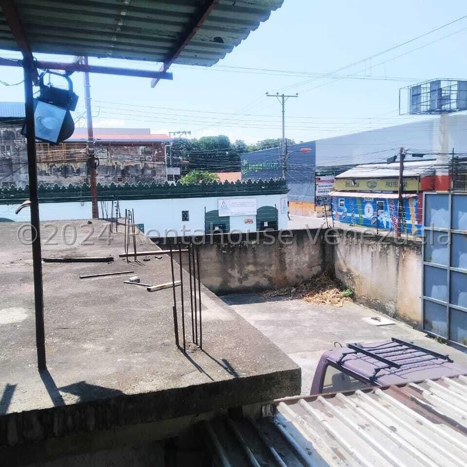 Terreno con edificaciones en Maracay, Aragua 10