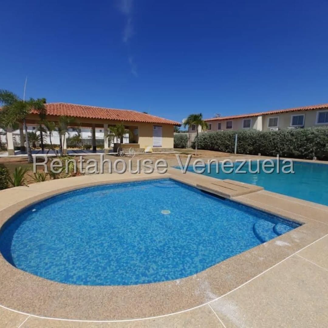 Townhouse en Pampatar, Maneiro 16