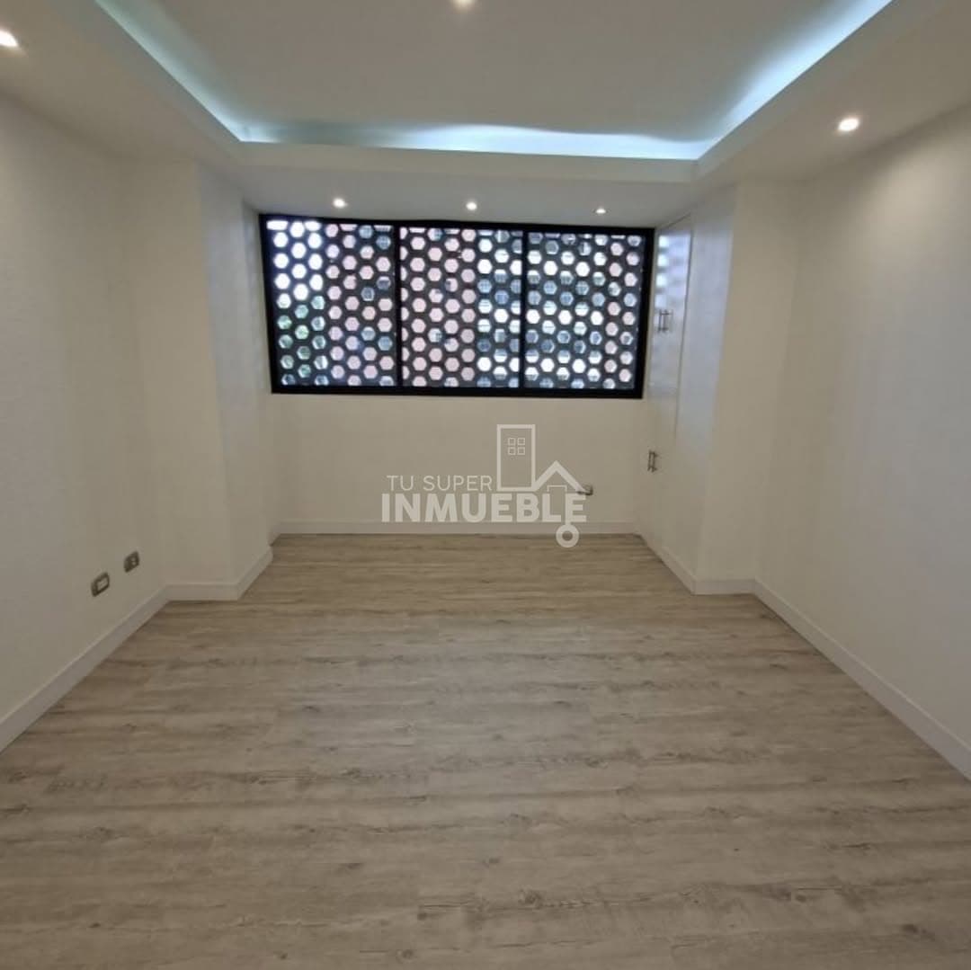 Oficina en Los Dos Caminos, Sucre 6