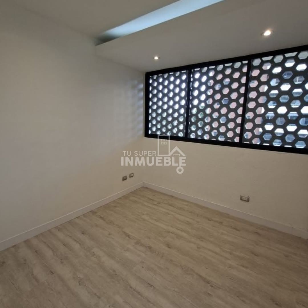 Oficina en Los Dos Caminos, Sucre 7